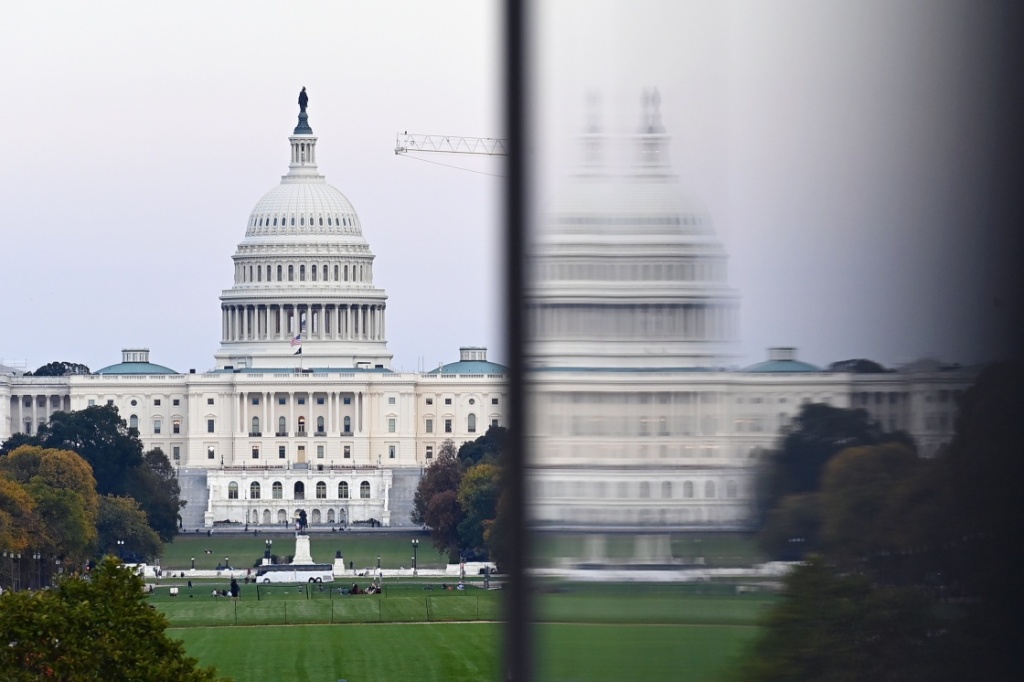 美国债务首次突破38万亿美元，政府停摆和“大而美”法案加剧危机